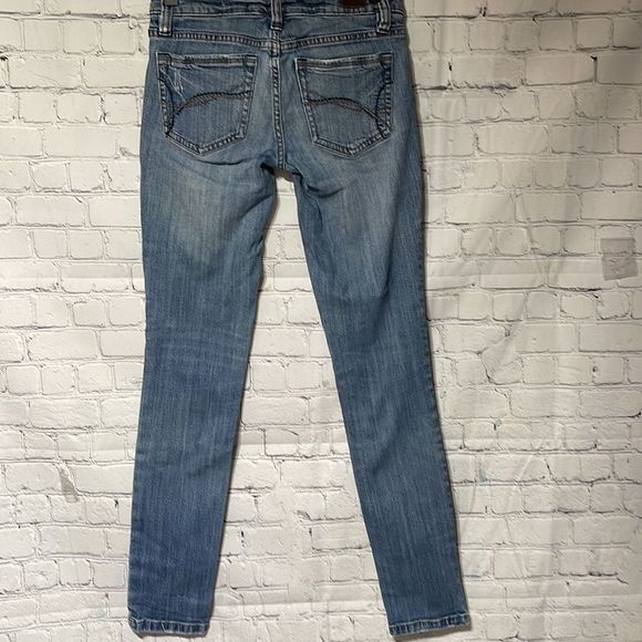 Refuge Distressed Denim 3L - Picture 13 of 13